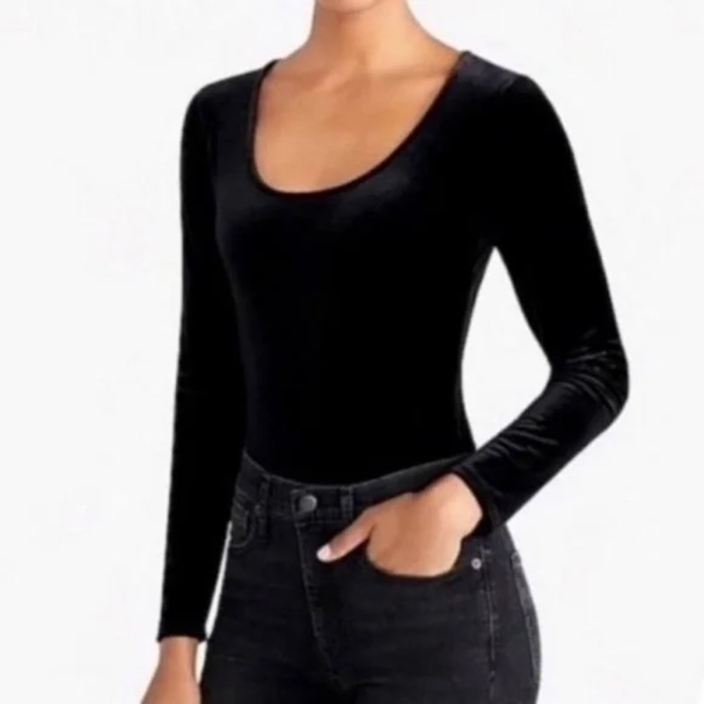 BERSHKA velvet velour black short top